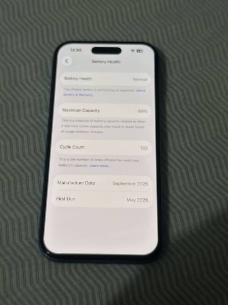 iPhone 16 (mint condition) 5