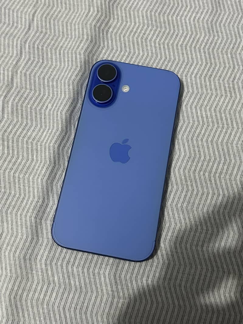 iPhone 16 (mint condition) 3