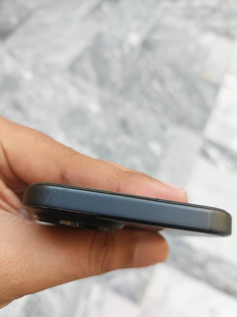 Apple iPhone 15 4