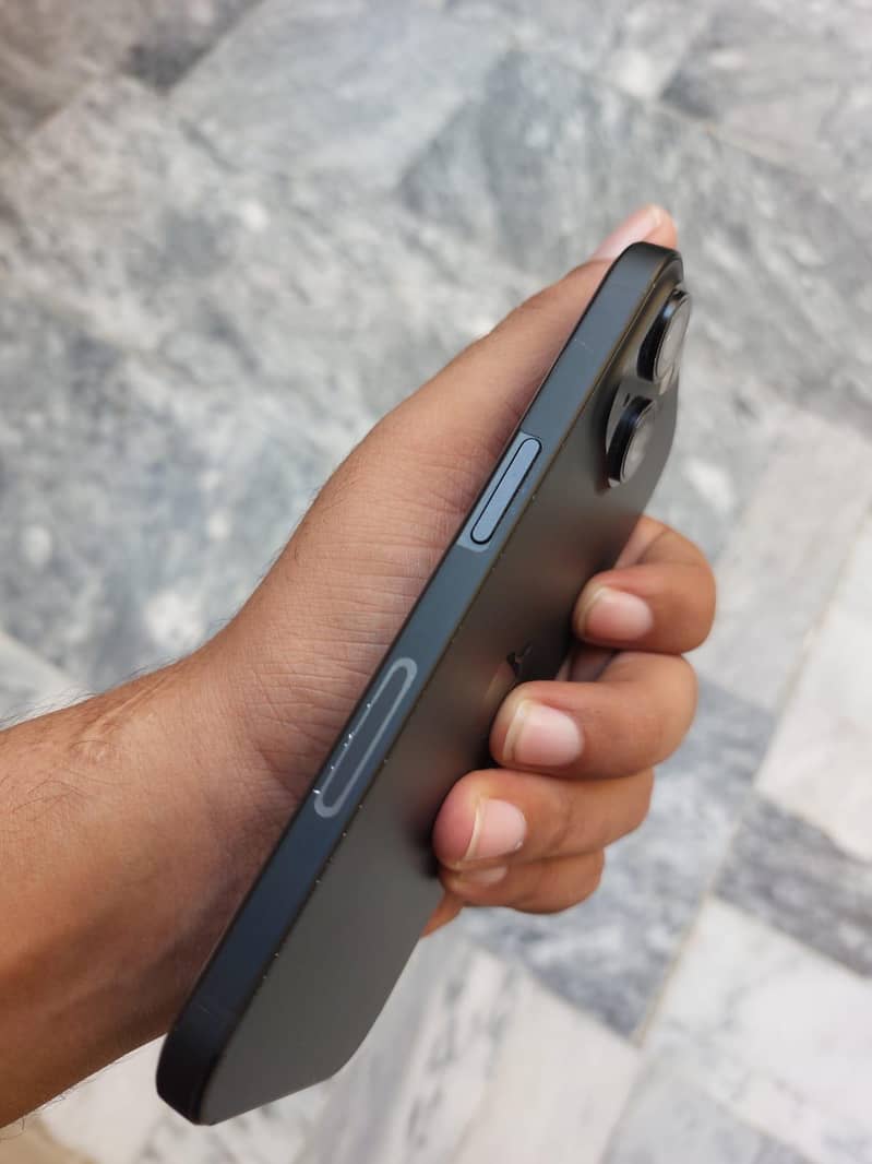 Apple iPhone 15 7