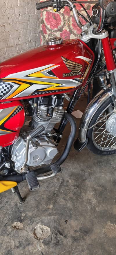 Honda 125 25 model brand new condition bike 03396464638%