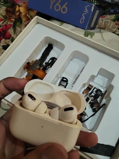 Apple iPhone airpords repairable hay jis KO chaiya hay contact karo
