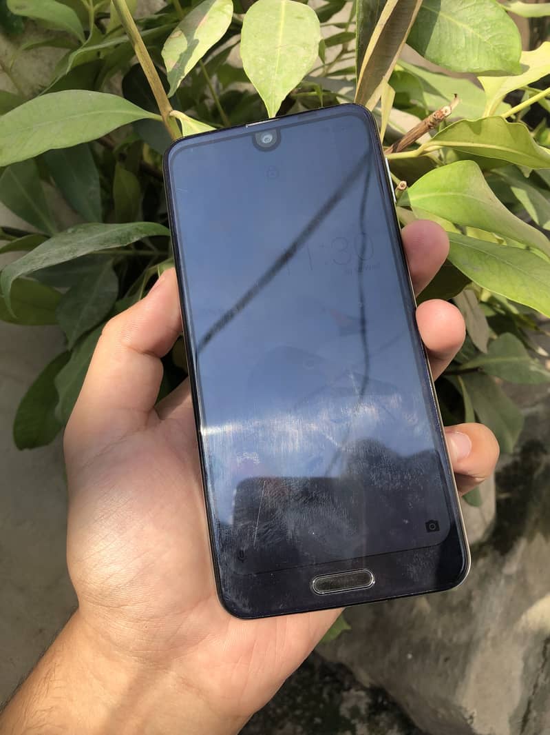 Sharp Aquos R2 0