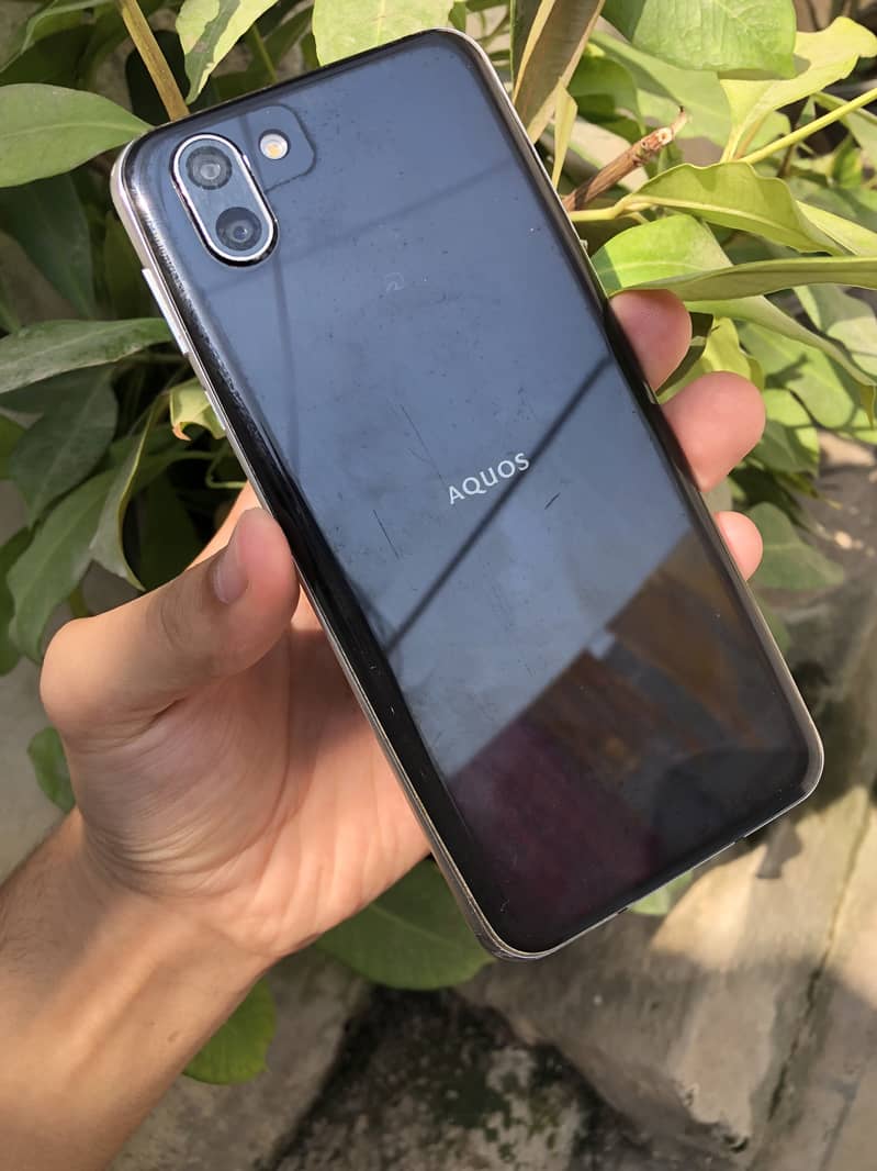 Sharp Aquos R2 1