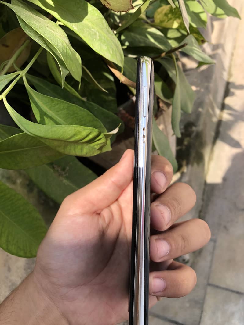 Sharp Aquos R2 2