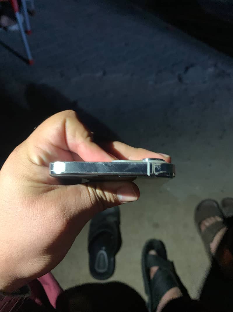 Apple iPhone 13 Pro Max 2