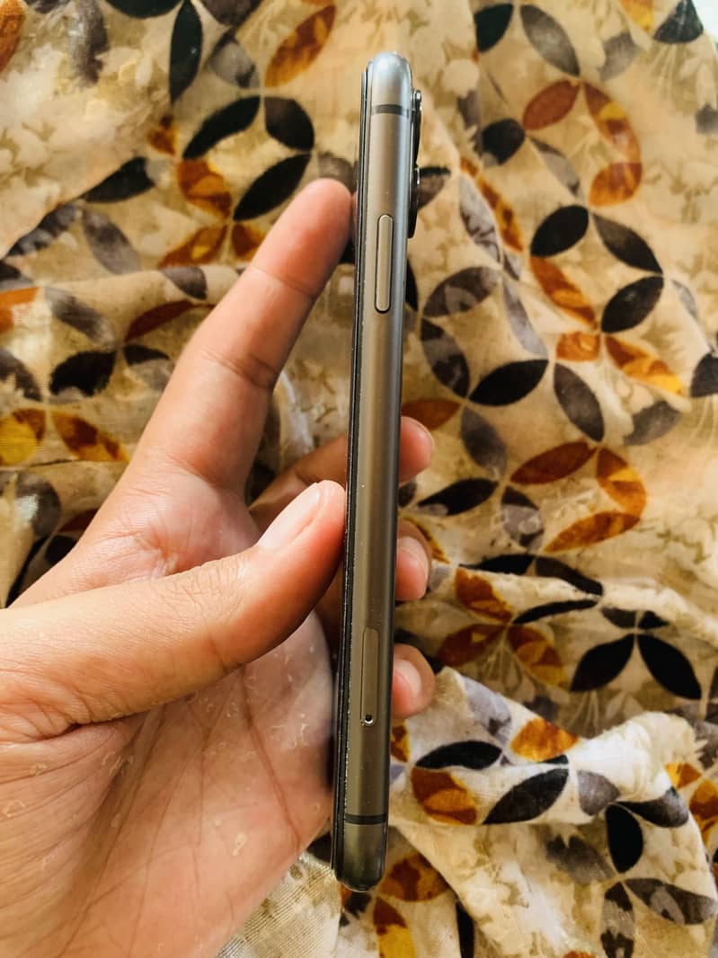 Apple iPhone 11 3