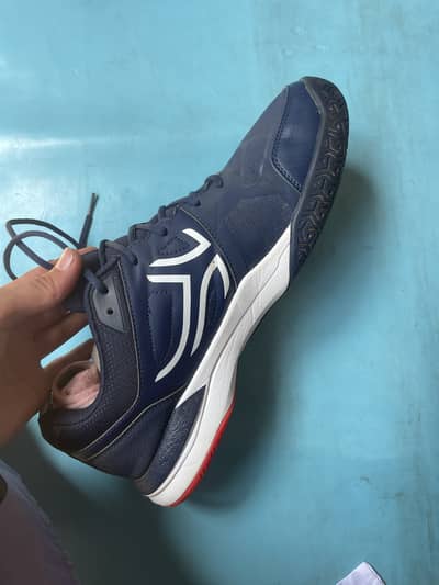 Tennis shoes in excellent condition