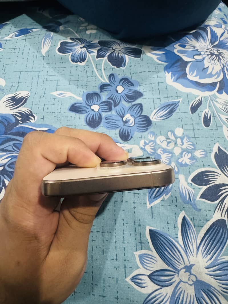 Apple iPhone 16 Pro 5