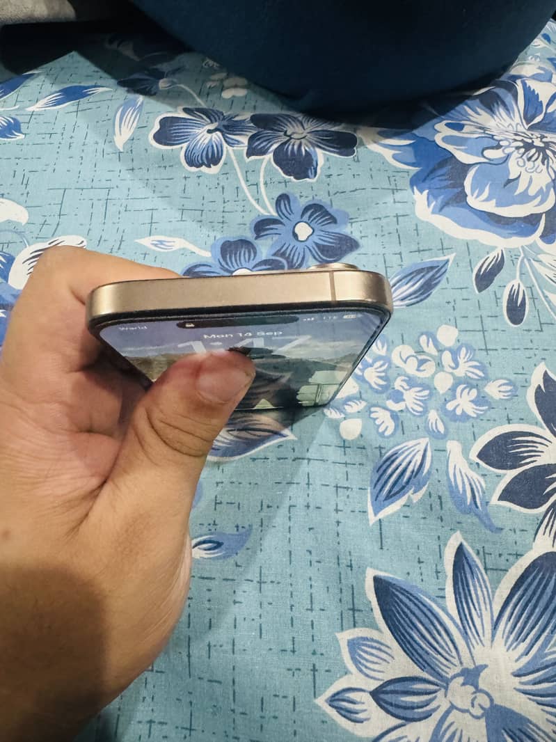 Apple iPhone 16 Pro 6
