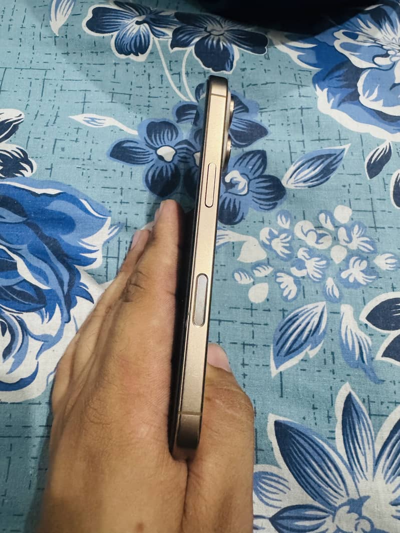 Apple iPhone 16 Pro 7