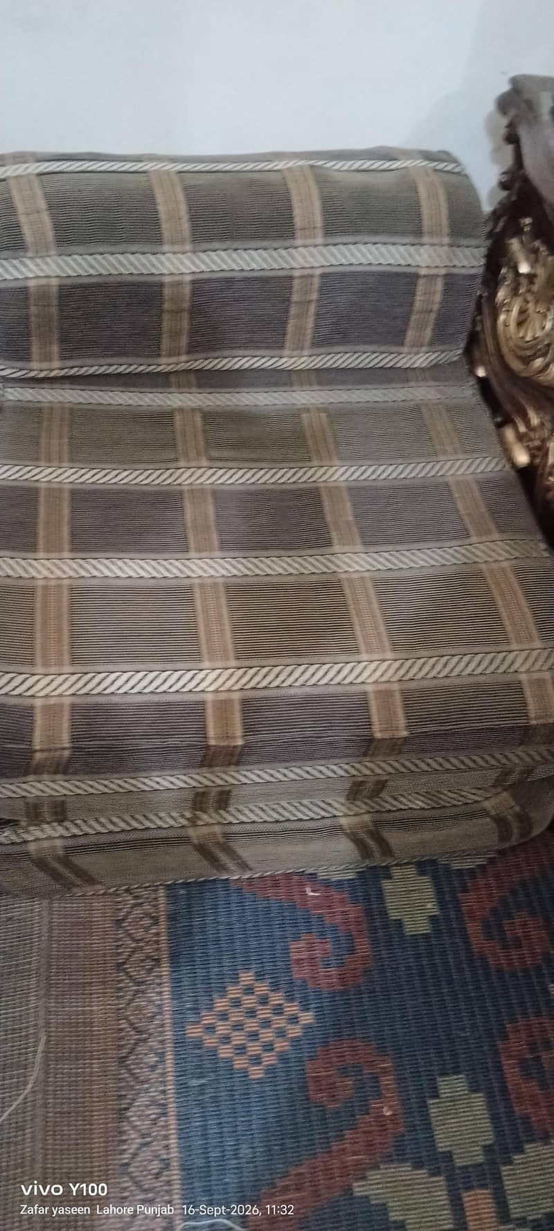 2 sofa come bad 3