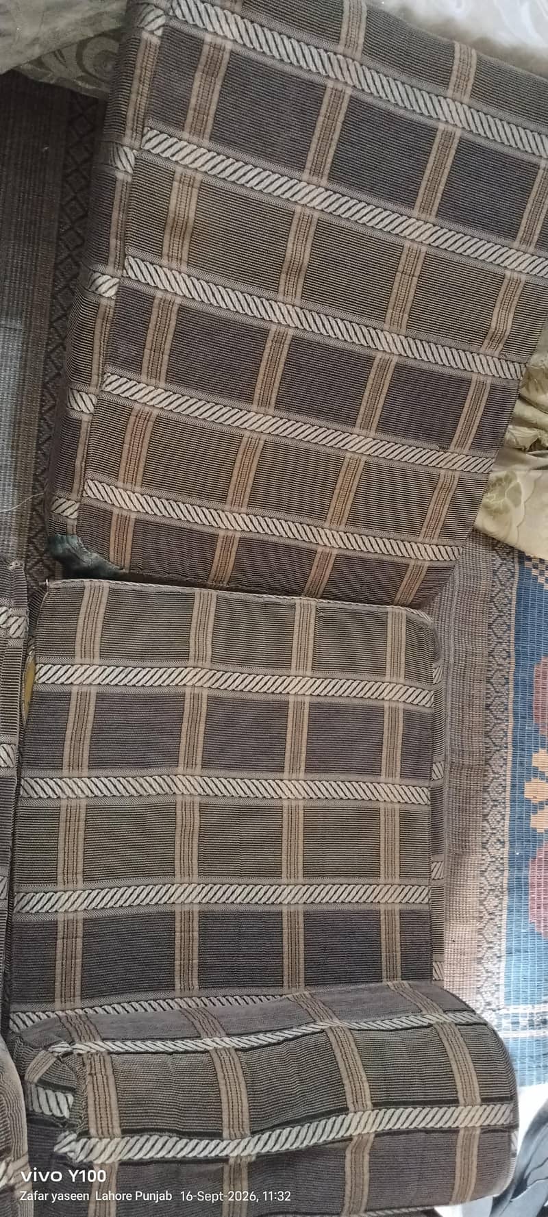 2 sofa come bad 4