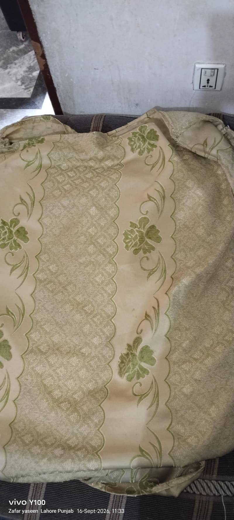 2 sofa come bad 5