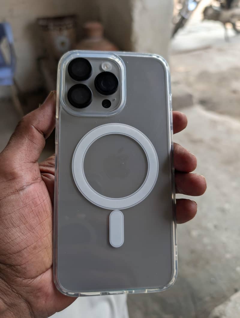 Apple iPhone 15 Pro Max 4