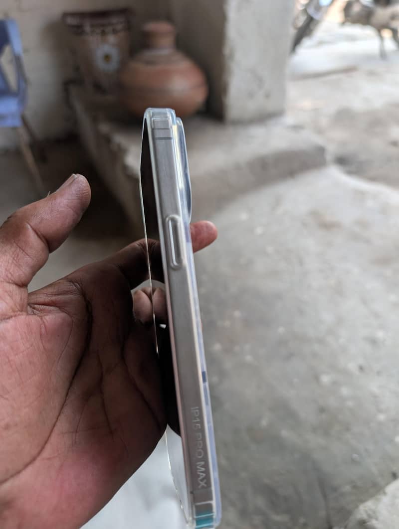 Apple iPhone 15 Pro Max 5