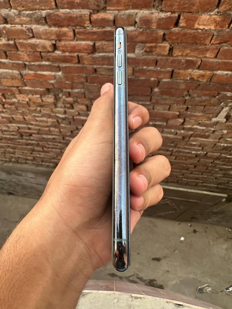 Apple iPhone 11 Pro Max 1