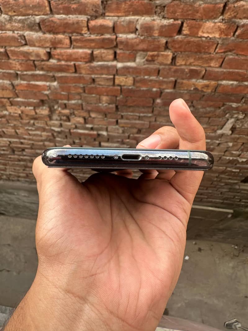 Apple iPhone 11 Pro Max 3