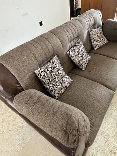 Comfortable 5-seater sofa set (3-seater+2-seater) -Excellent Condition