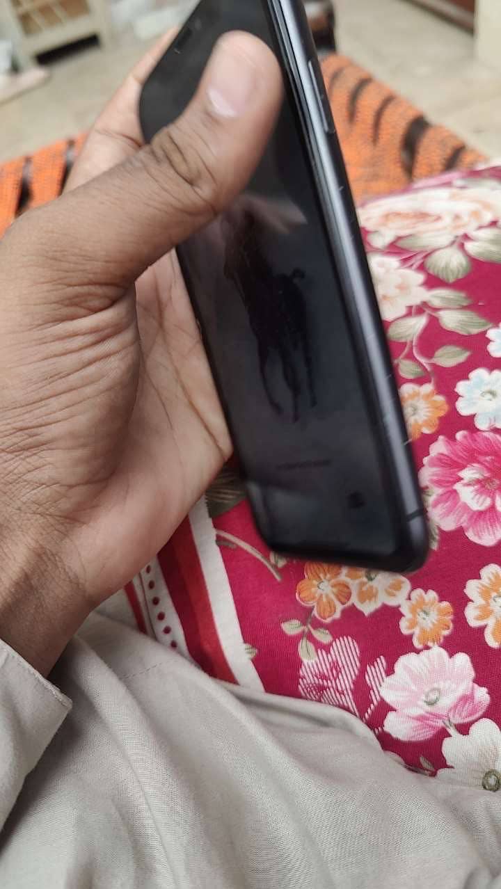 Apple iPhone 11 0