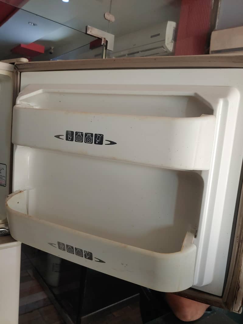 dawlance fridge 2