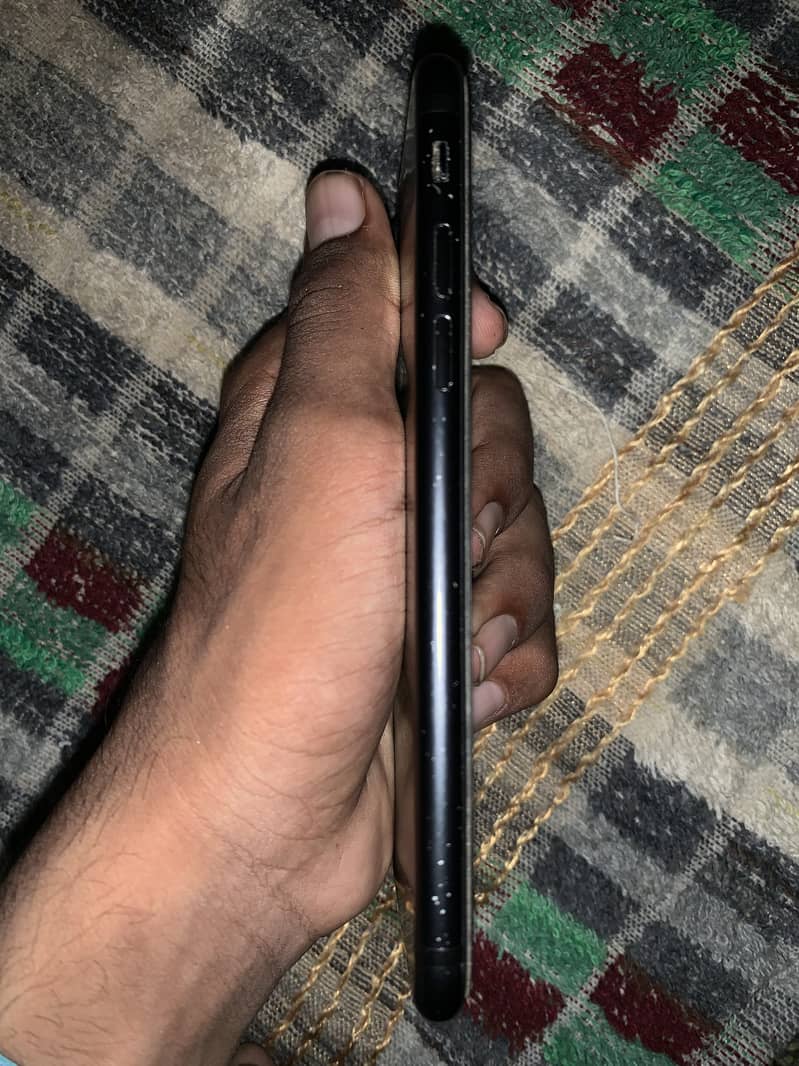 Apple iPhone 7 1