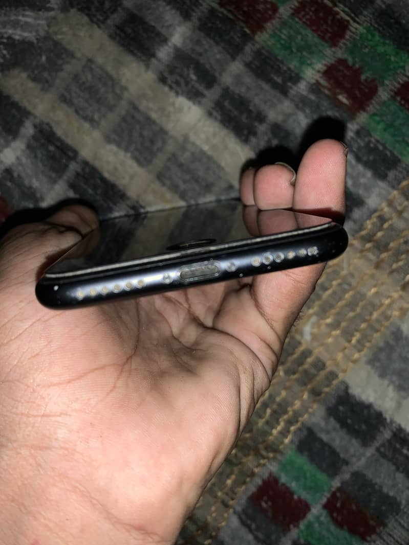 Apple iPhone 7 2