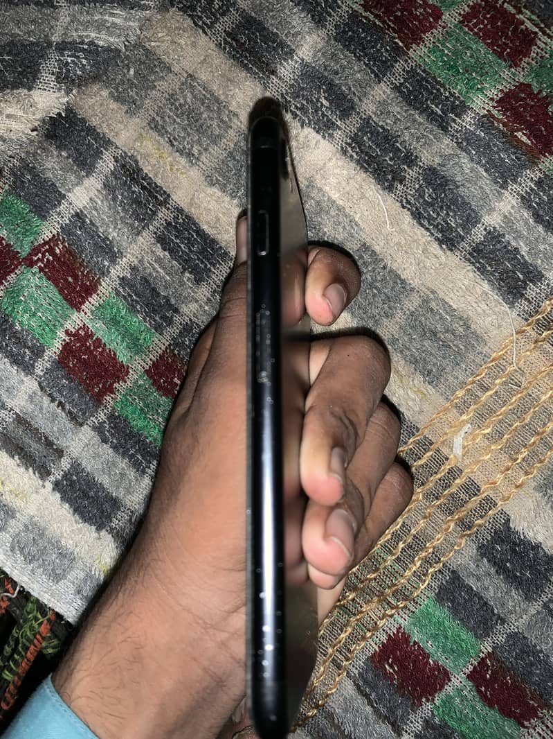 Apple iPhone 7 4