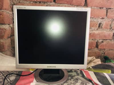 Samsung 17" syncmaster LCD For sale urgent