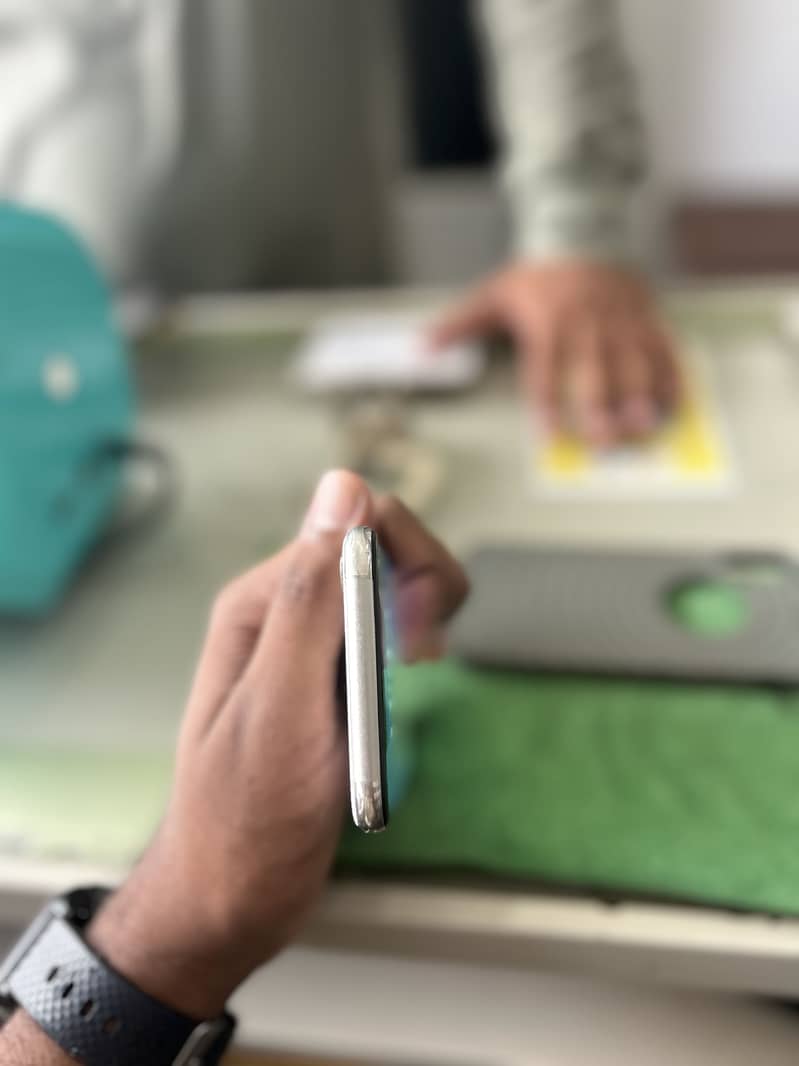 Apple iPhone X 3