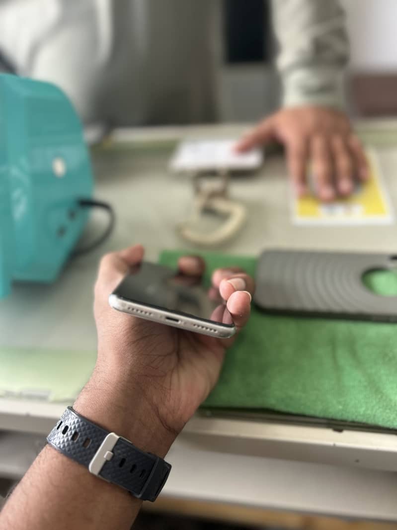 Apple iPhone X 4