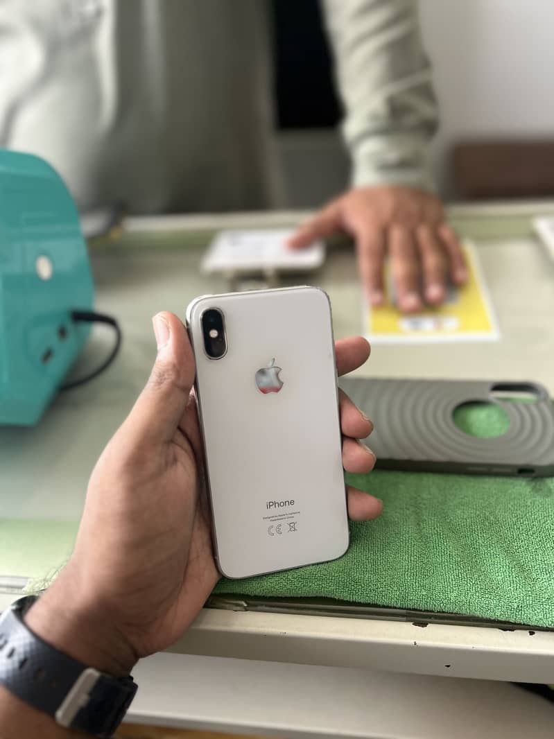 Apple iPhone X 5