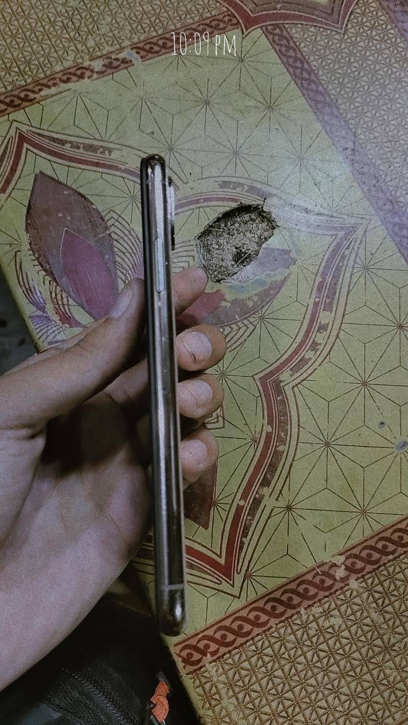 Apple iPhone XS 1