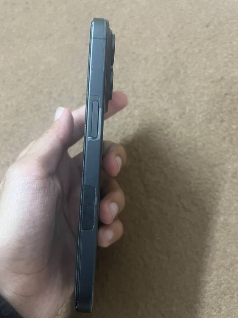 Apple iPhone 15 Pro 1