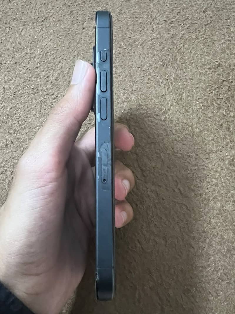 Apple iPhone 15 Pro 2