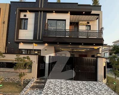 10 Marla Corner House For sale In Rs. 29000000 Only