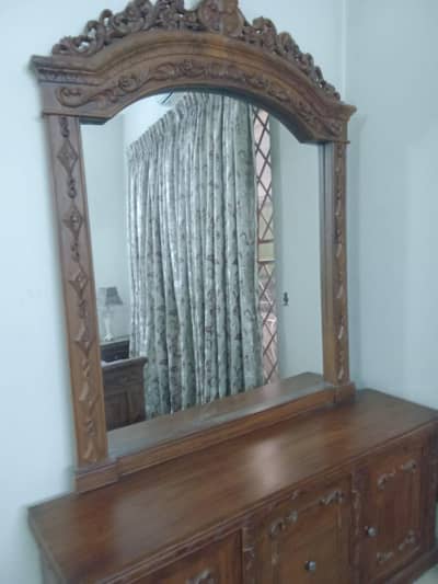 3 Double bed 6 side table with dressing table