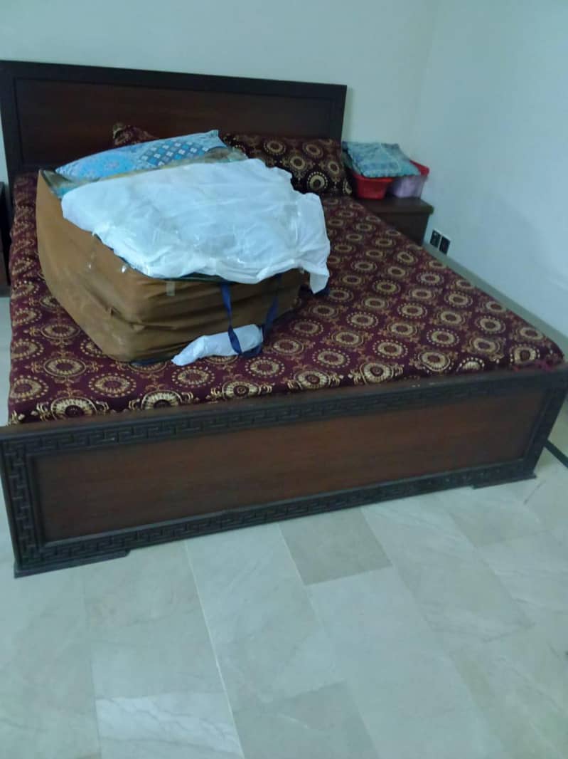 3 Double bed 6 side table with dressing table 1