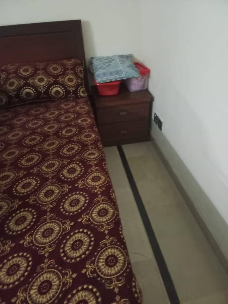 3 Double bed 6 side table with dressing table 2