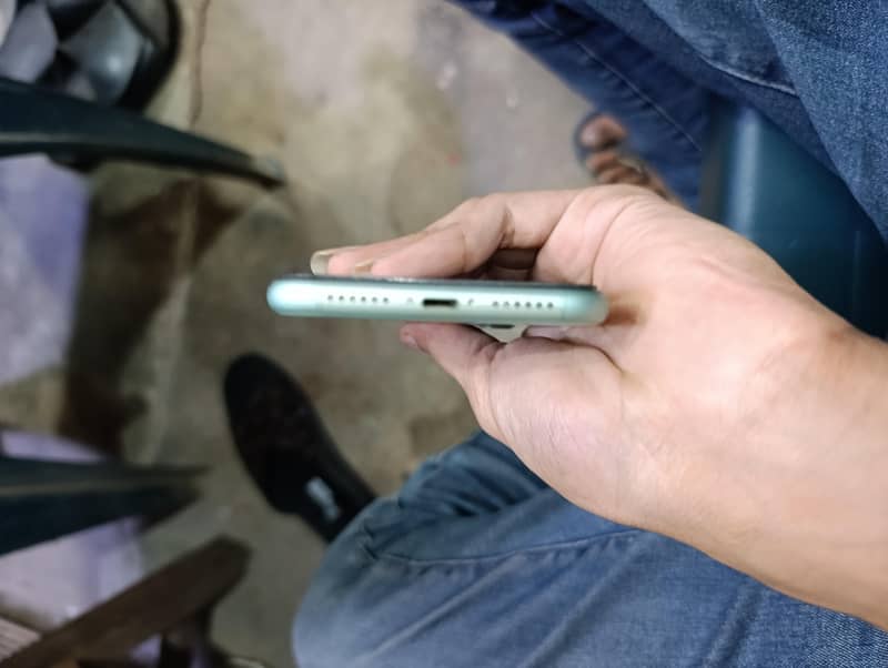 Apple iPhone 11 3