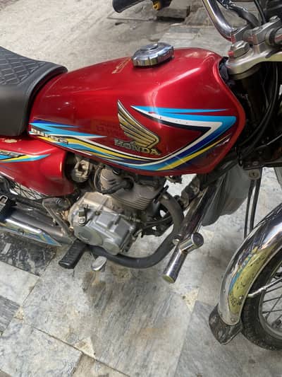 Urgent sale Honda 125  whatsap 03441506574