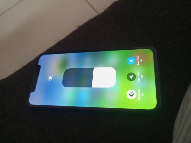 Apple iPhone X 4