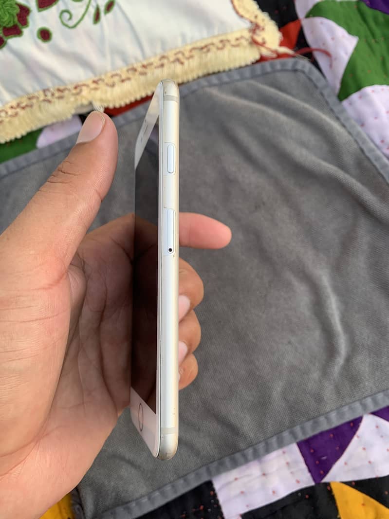 Apple iPhone 8 1