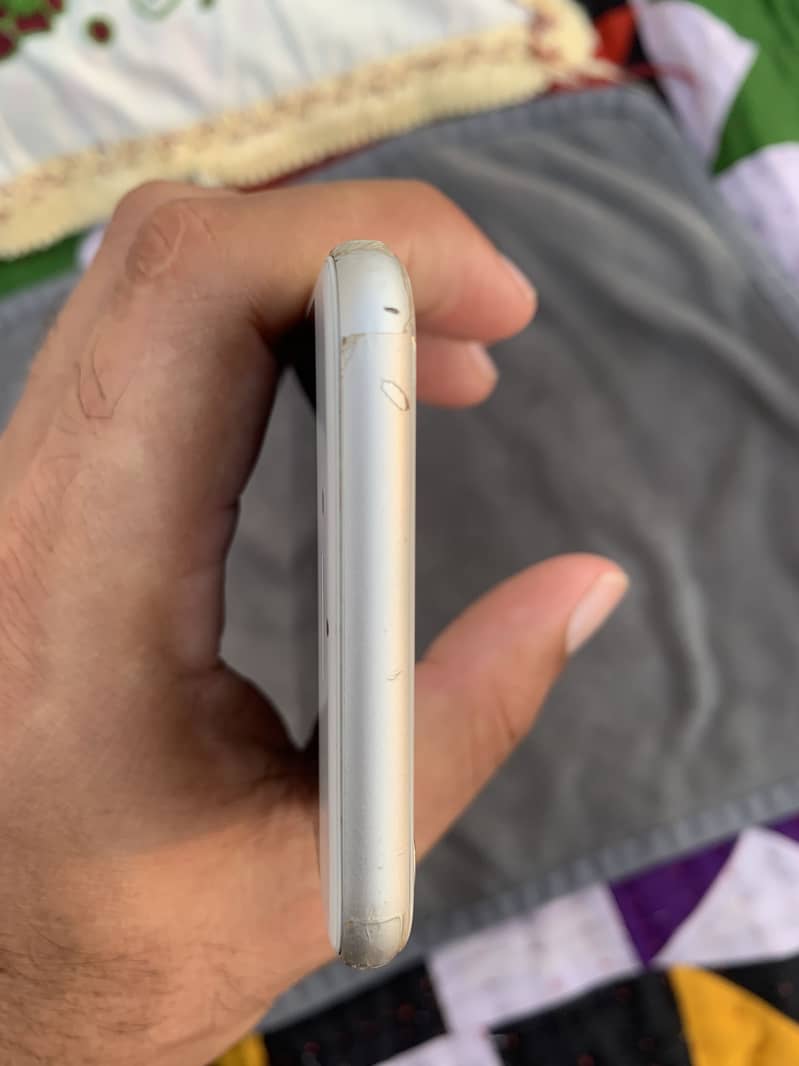 Apple iPhone 8 3