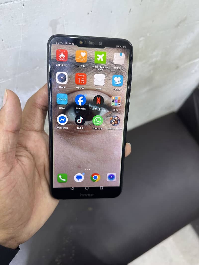 Honor 8C 1