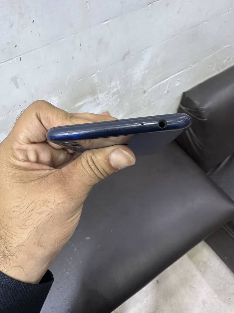 Honor 8C 3