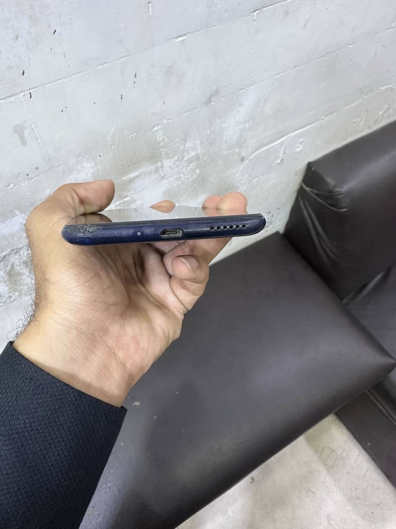 Honor 8C 6