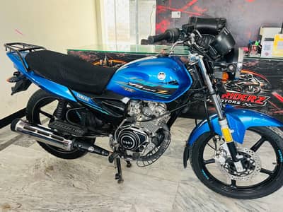 Same like new condition Yamaha DX 24 model