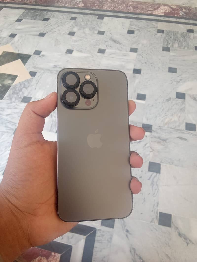 Apple iPhone 13 Pro 1