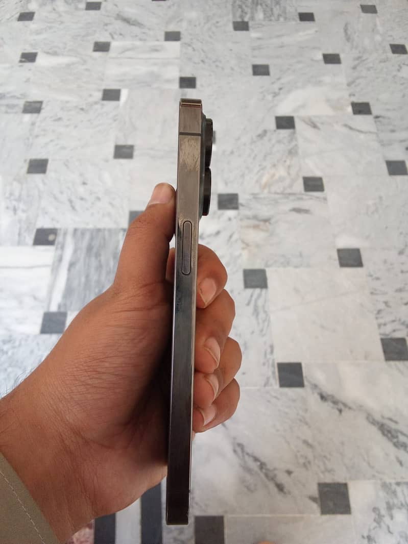 Apple iPhone 13 Pro 2